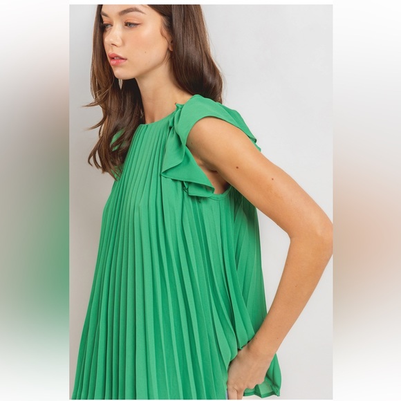 30 Fabulous Pleaded Dress with Ruffled Shoulder - Picture 5 of 5